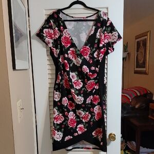 Almost Famous Women's Size 3X Black Floral Bodycon Dress